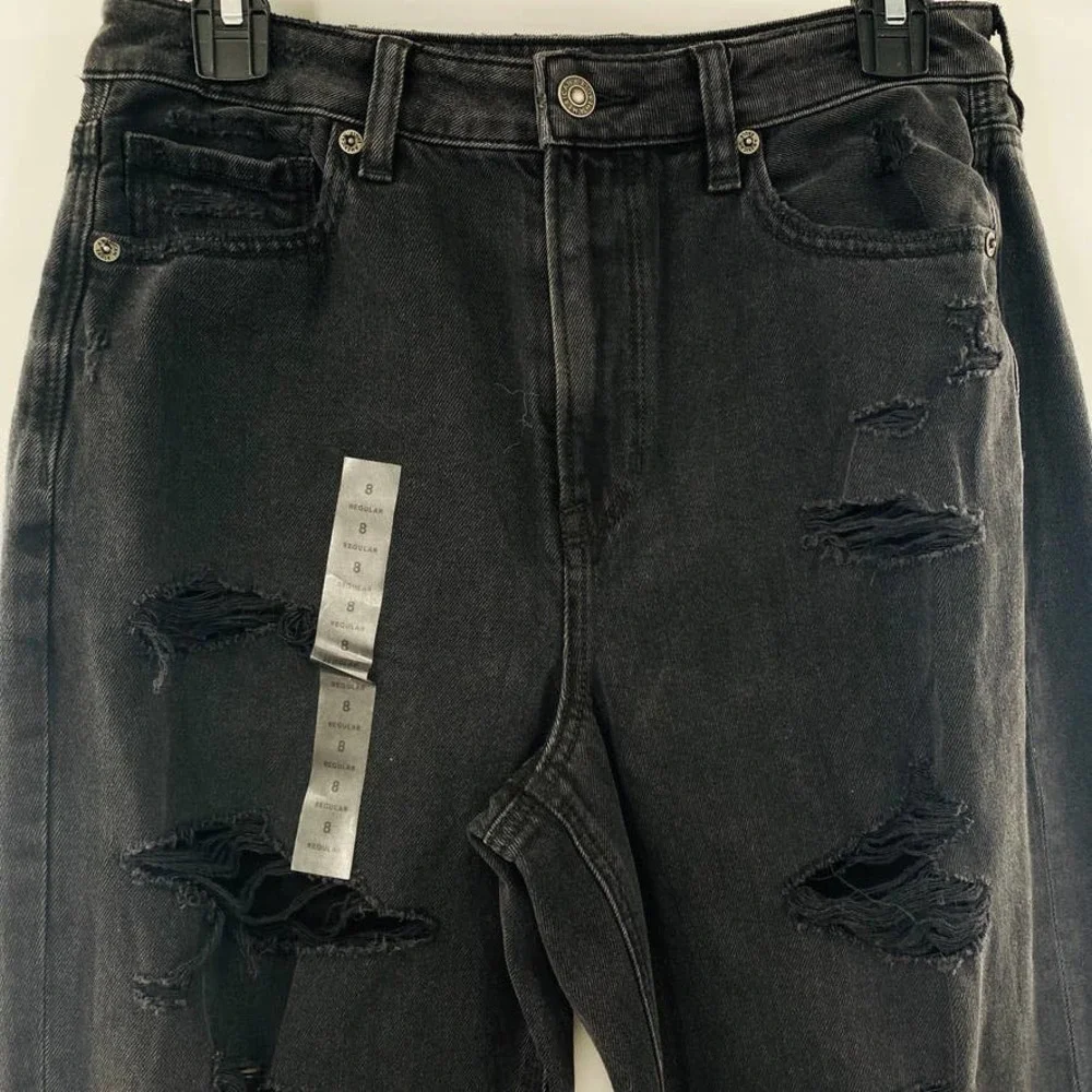 AMERICAN EAGLE Mom Jeans Comfort Stretch Waistband Black Distressed NWT Size 8 - Picture 10 of 16